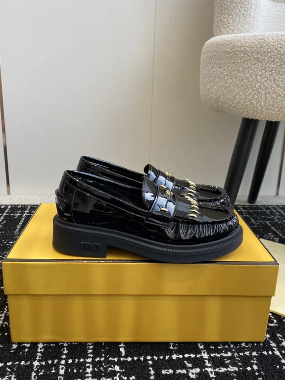 Fendi Shoe 